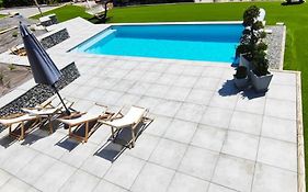 chambre 2 vue lac av piscine
